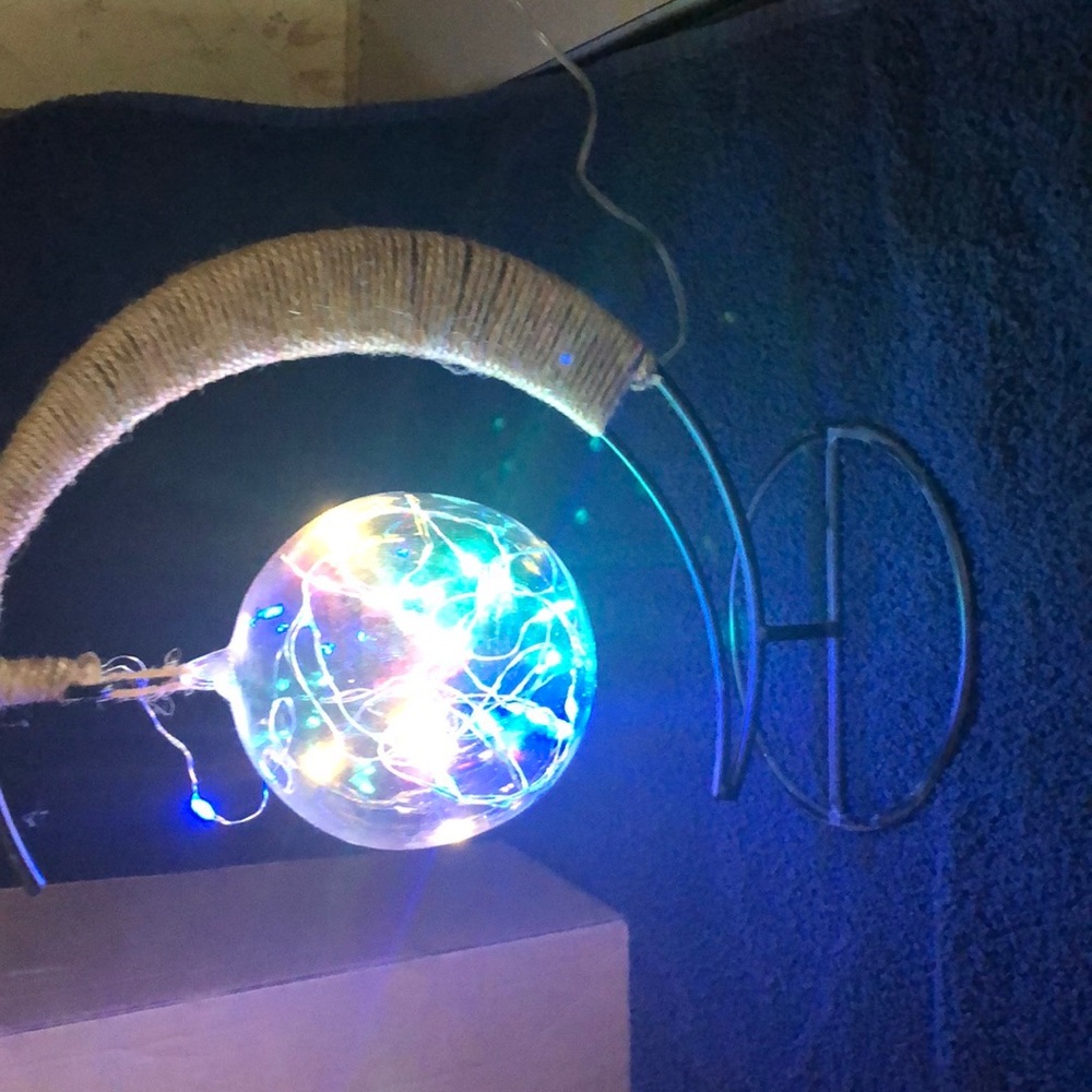 A light - Picture 2 of 9